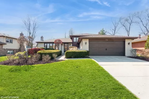 7518 Cambridge Rd, Darien, IL 60561