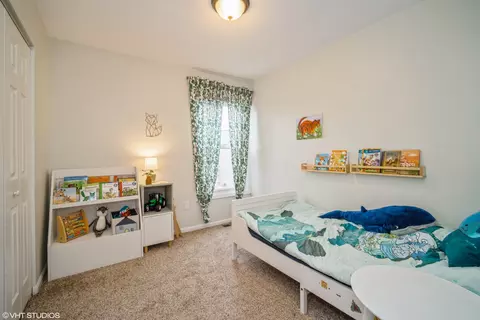 Bedroom - 1145 John Dr, Hoffman Estates, IL 60169 photo 3 of 5