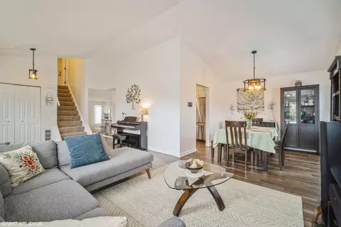 Living - 1145 John Dr, Hoffman Estates, IL 60169 photo 3 of 5