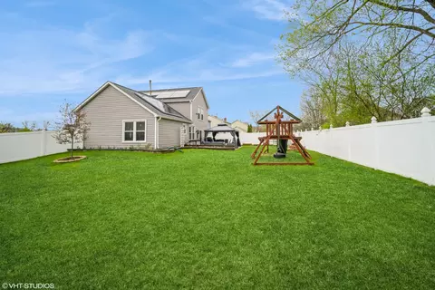 Exterior - 1145 John Dr, Hoffman Estates, IL 60169 photo 9 of 10