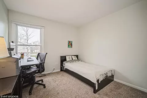 Bedroom - 1145 John Dr, Hoffman Estates, IL 60169 photo 1 of 5