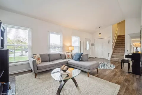 Other - 1145 John Dr, Hoffman Estates, IL 60169 photo 2 of 5