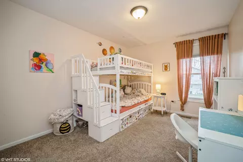 Bedroom - 1145 John Dr, Hoffman Estates, IL 60169 photo 2 of 5