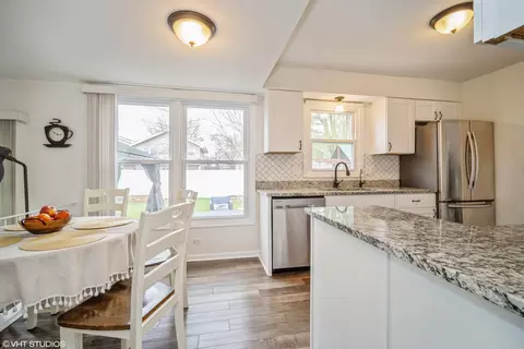 Kitchen - 1145 John Dr, Hoffman Estates, IL 60169 photo 4 of 4