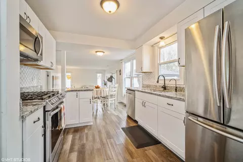 Kitchen - 1145 John Dr, Hoffman Estates, IL 60169 photo 1 of 4