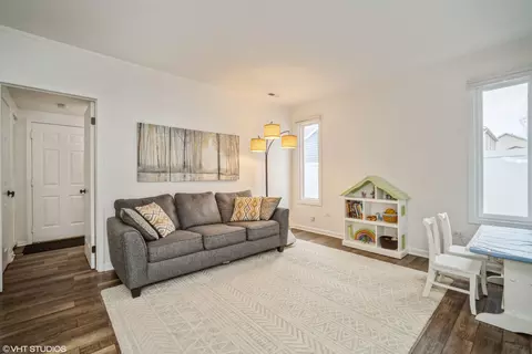 Other - 1145 John Dr, Hoffman Estates, IL 60169 photo 3 of 5