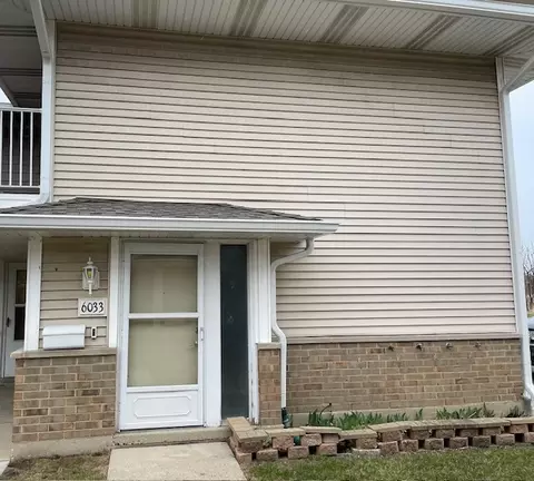 6033 Kit Carson Dr #15-4, Hanover Park, IL 60133