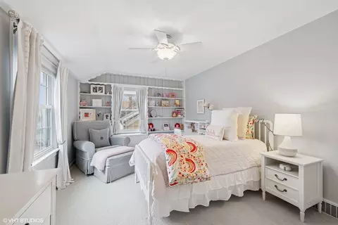 Bedroom - 2043 Ewing Ave, Evanston, IL 60201 photo 5 of 9