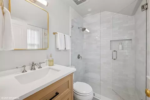 Bath - 2043 Ewing Ave, Evanston, IL 60201 photo 2 of 3