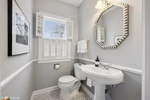 Bath - 2043 Ewing Ave, Evanston, IL 60201 photo 1 of 3