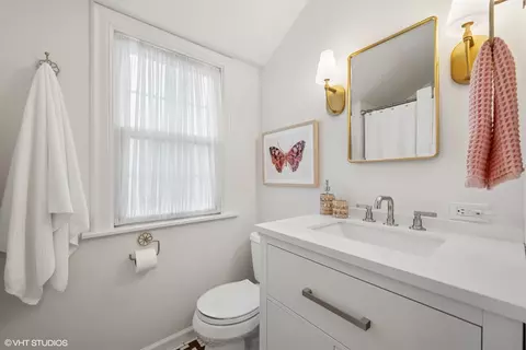 Bath - 2043 Ewing Ave, Evanston, IL 60201 photo 3 of 3