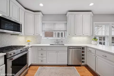 Kitchen - 2043 Ewing Ave, Evanston, IL 60201 photo 3 of 5