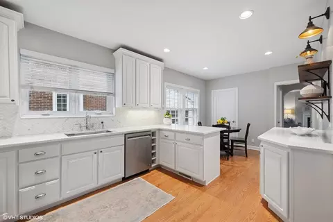 Kitchen - 2043 Ewing Ave, Evanston, IL 60201 photo 4 of 5