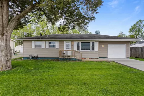 209 E Market St, Sadorus, IL 61872
