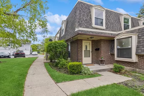 820 Pahl Rd #U11, Elk Grove Village, IL 60007