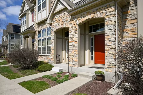 265 Garrett Cir, Carol Stream, IL 60188