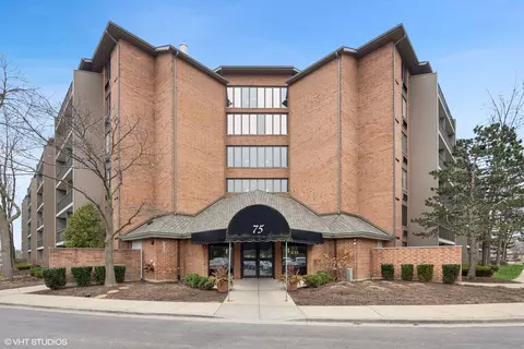 75 Kristin Cir #205, Schaumburg, IL 60195