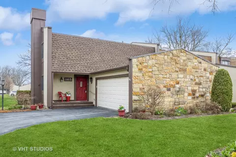 165 Cascade Dr, Indian Head Park, IL 60525