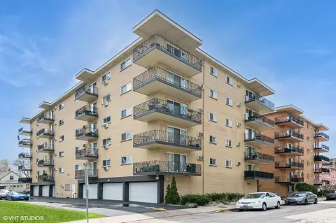 7428 Washington St #305, Forest Park, IL 60130