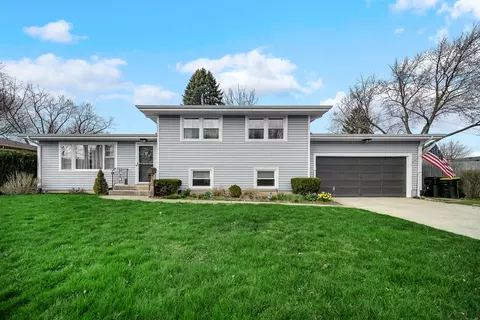 Exterior - 324 Weber Ct, Cary, IL 60013 photo 2 of 4