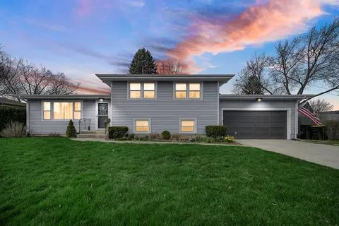 324 Weber Ct, Cary, IL 60013