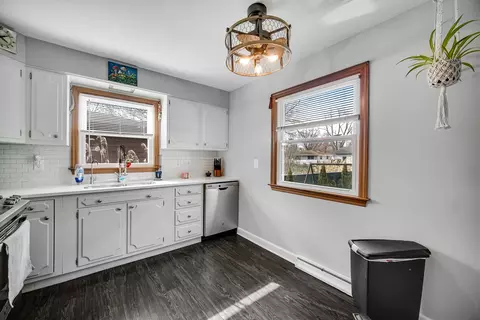 Kitchen - 324 Weber Ct, Cary, IL 60013 photo 3 of 4
