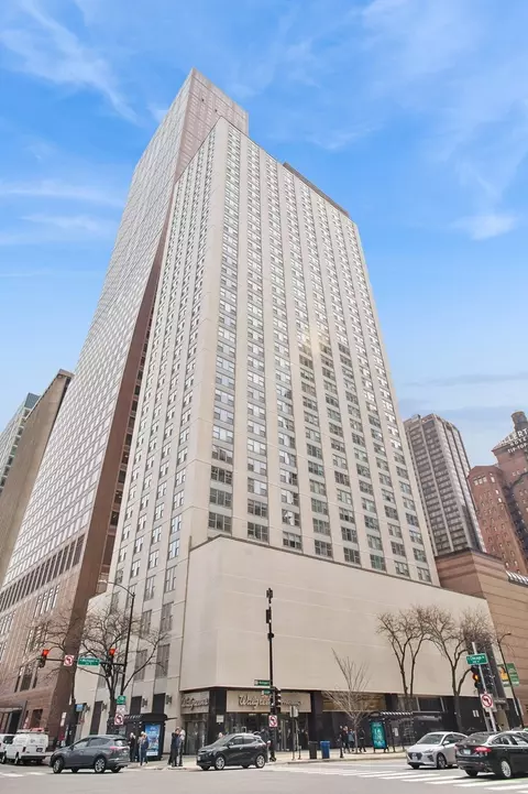 777 N Michigan Ave #3701, Chicago, IL 60611