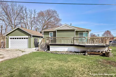 2504 Huemann Dr, Mchenry, IL 60050