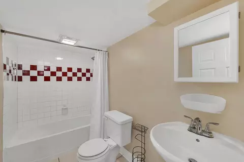 Bath - 744 1st Ave, Morris, IL 60450 photo 2 of 2