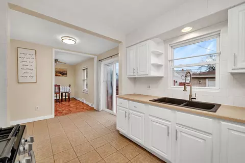 Kitchen - 744 1st Ave, Morris, IL 60450 photo 4 of 4