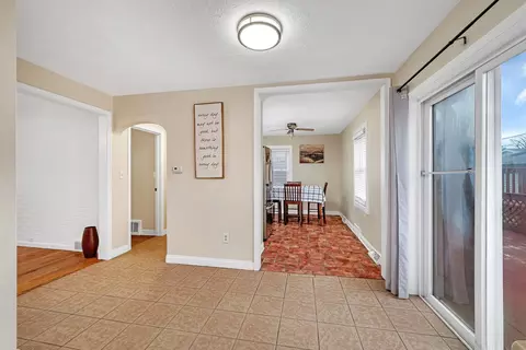 Entry Way - 744 1st Ave, Morris, IL 60450 photo 3 of 3