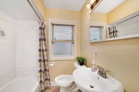 Bath - 744 1st Ave, Morris, IL 60450 photo 1 of 2