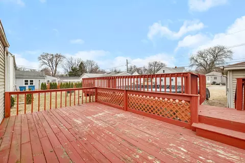 Exterior - 744 1st Ave, Morris, IL 60450 photo 4 of 8