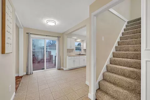 Entry Way - 744 1st Ave, Morris, IL 60450 photo 2 of 3