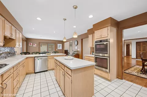 Kitchen - 2802 Coleen Ct, Rolling Meadows, IL 60008 photo 2 of 4