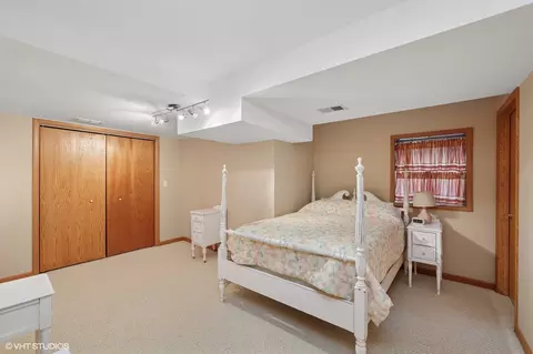 Bedroom - 2802 Coleen Ct, Rolling Meadows, IL 60008 photo 4 of 5
