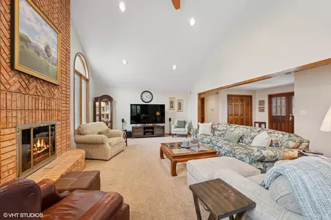 Living - 2802 Coleen Ct, Rolling Meadows, IL 60008 photo 3 of 3
