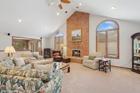 Living - 2802 Coleen Ct, Rolling Meadows, IL 60008 photo 1 of 3