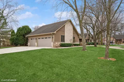 Exterior - 2802 Coleen Ct, Rolling Meadows, IL 60008 photo 4 of 5