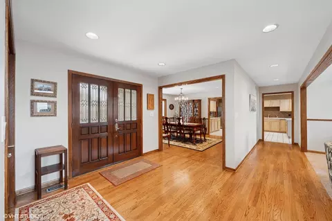 Entry Way - 2802 Coleen Ct, Rolling Meadows, IL 60008 photo 1 of 1