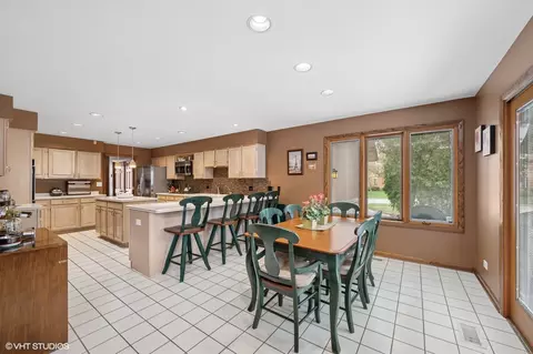 Kitchen - 2802 Coleen Ct, Rolling Meadows, IL 60008 photo 3 of 4
