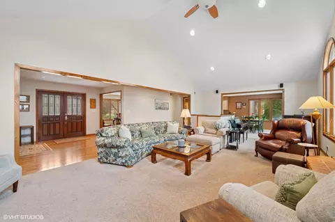Living - 2802 Coleen Ct, Rolling Meadows, IL 60008 photo 2 of 3