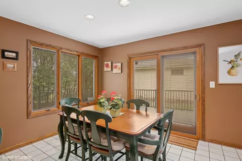Dining - 2802 Coleen Ct, Rolling Meadows, IL 60008 photo 1 of 2