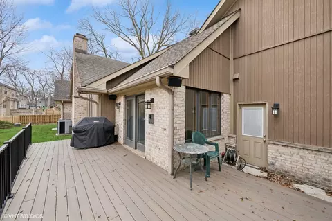 Exterior - 2802 Coleen Ct, Rolling Meadows, IL 60008 photo 3 of 5