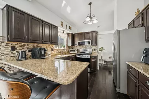 1288 Sebring Cir, Elgin, IL 60120 photo 5
