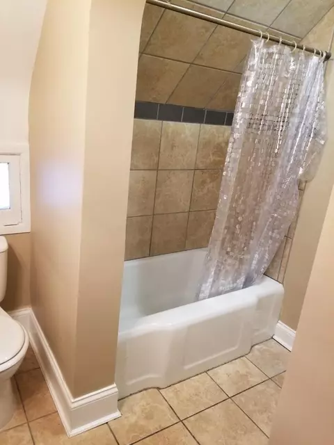 Bath - 910 Summit St, Joliet, IL 60435 photo 2 of 2