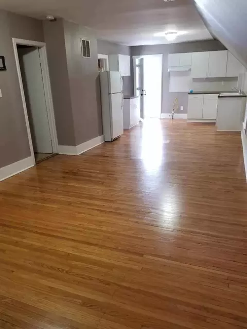 Living - 910 Summit St, Joliet, IL 60435 photo 1 of 1
