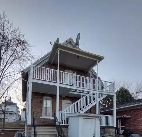 Exterior - 910 Summit St, Joliet, IL 60435 photo 4 of 7