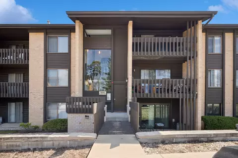 6151 Knoll Wood Rd #306, Willowbrook, IL 60527