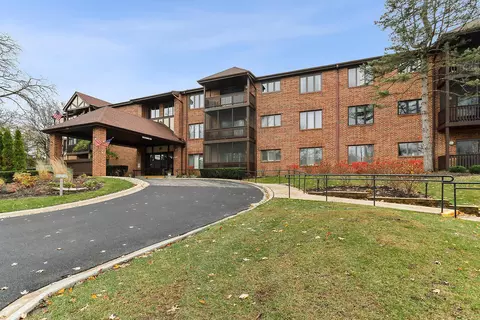 7737 W Golf Dr #301, Palos Heights, IL 60463